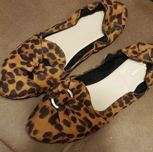 Cest 1946 leopard print fabric flats size 8